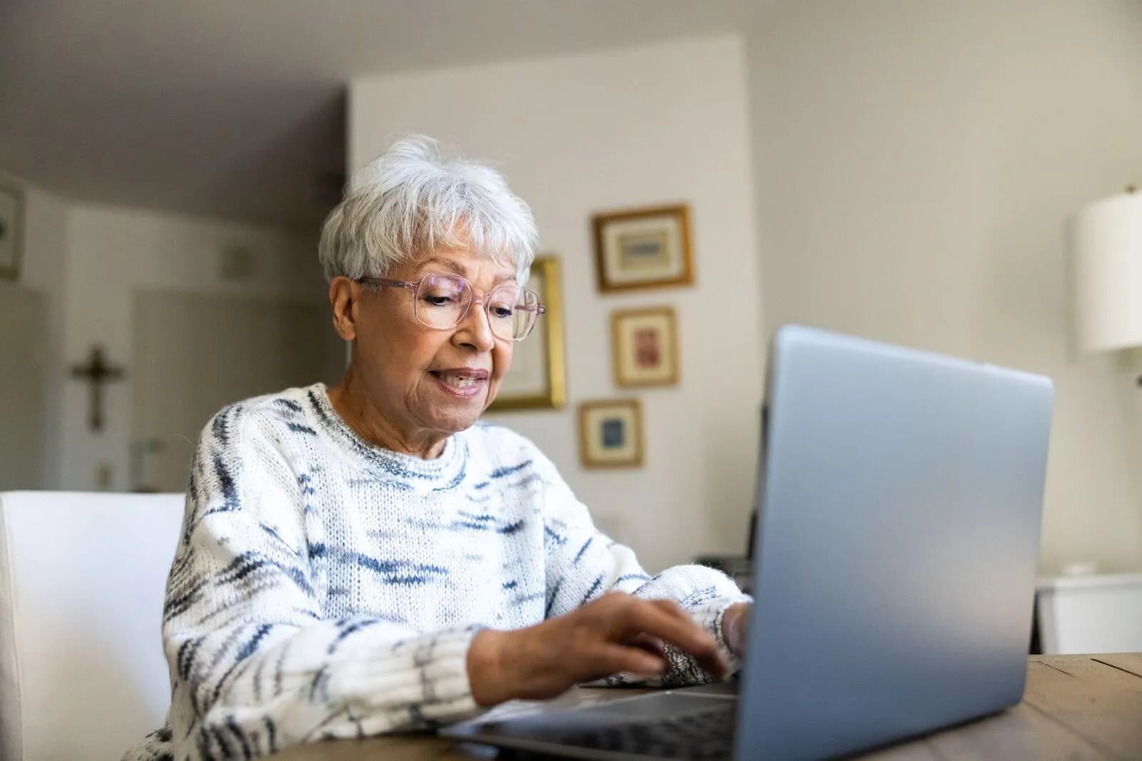 Understanding Internet Plans for Seniors: A Guide to Internet Bundles, TV Packages, and Service Availability