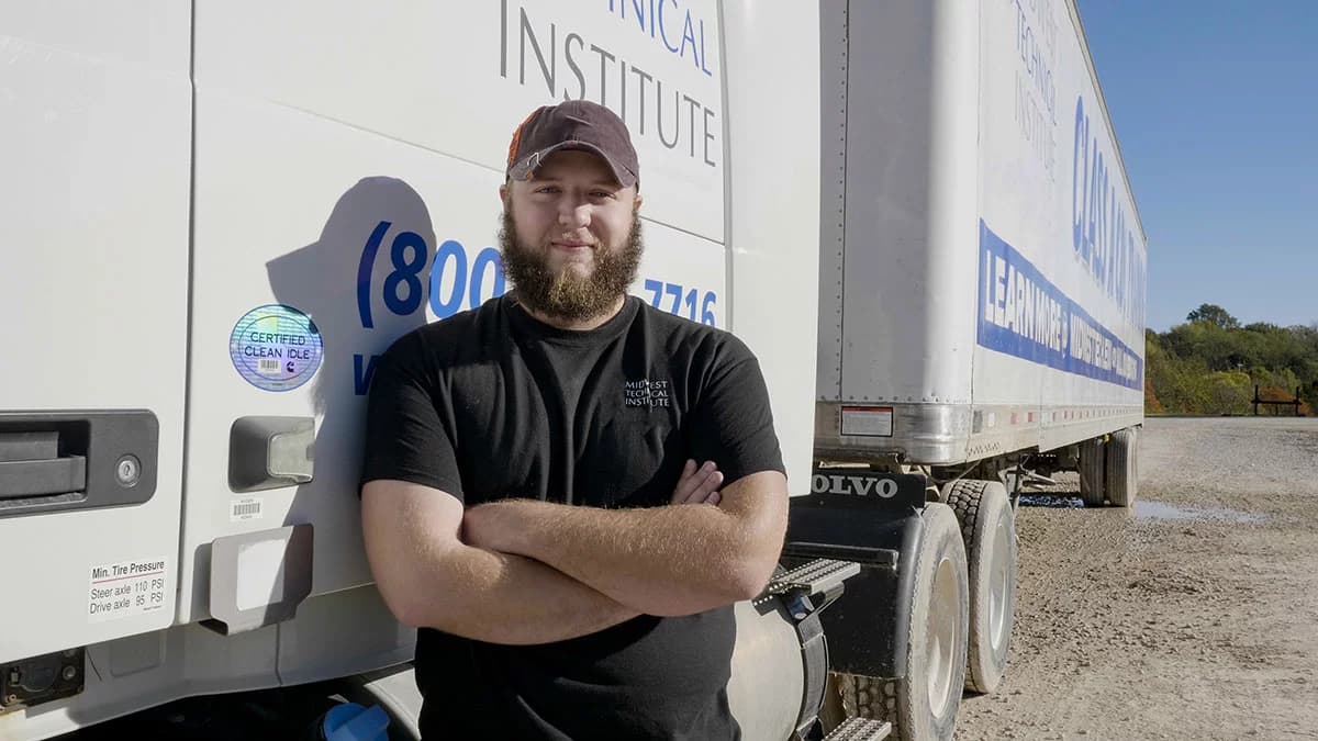 CDL Paid Training Programs: How Company-Sponsored CDL Training Works in the United States