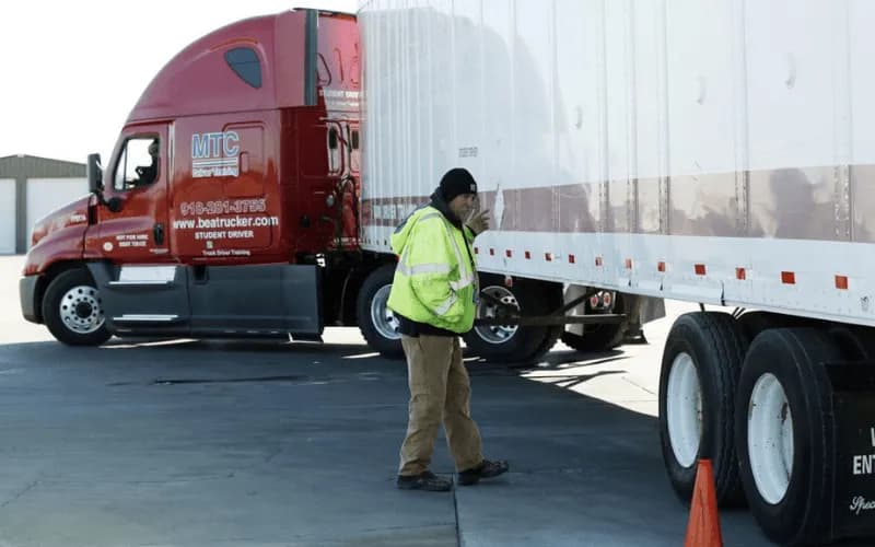 Understanding Paid CDL Training Programs in the United States